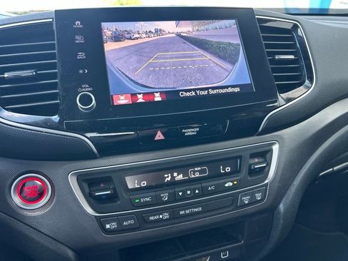 Used 2023 Honda Ridgeline Sport image 11
