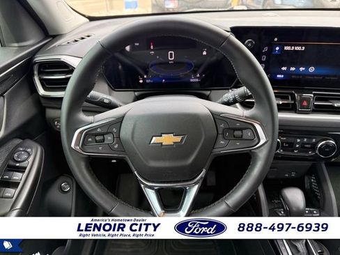 Used 2025 Chevrolet TrailBlazer LT w/ Convenience Package FWD image 16