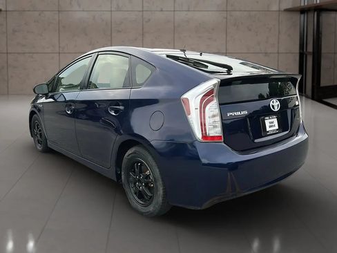 Used 2014 Toyota Prius Two FWD image 10