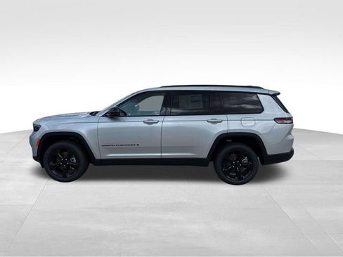 New 2025 Jeep Grand Cherokee L Limited w/ Luxury Tech Group II RWD image 22
