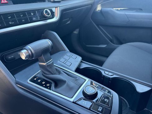 Used 2025 Kia Sportage LX image 40