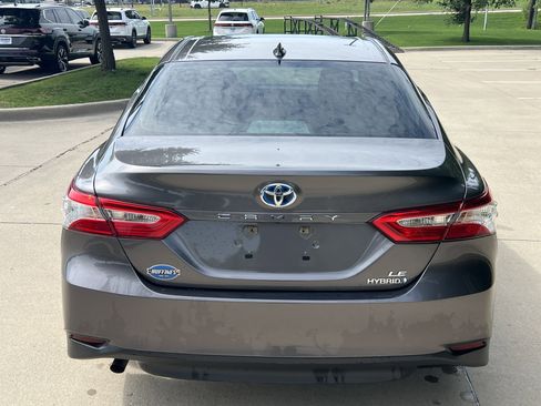 Used 2020 Toyota Camry LE FWD image 9