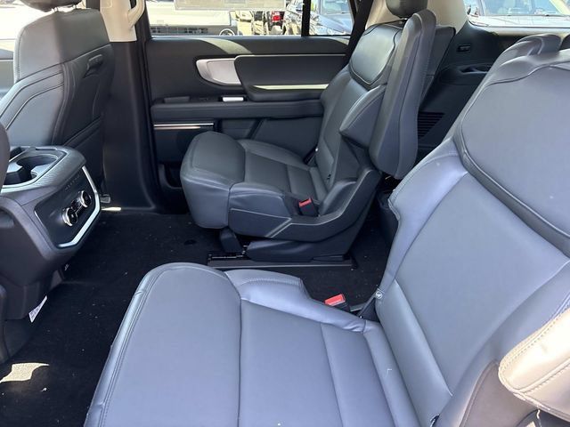 New 2026 Ford Expedition Active RWD image 18