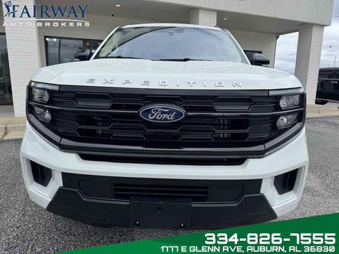 Used 2025 Ford Expedition Active image 3