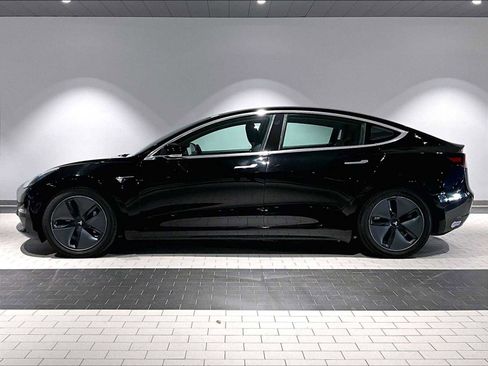 Used 2019 Tesla Model 3 Mid Range image 2