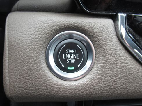 Used 2023 GMC Canyon Denali w/ Denali Black Edition AWD/4WD image 31