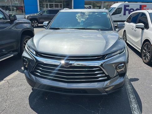Used 2023 Chevrolet Blazer Premier w/ Driver Confidence II Package FWD image 4