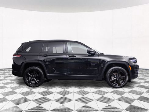Used 2023 Jeep Grand Cherokee Altitude AWD/4WD image 14