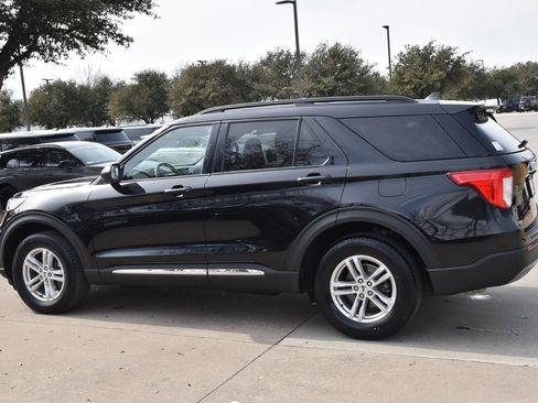 Used 2023 Ford Explorer XLT w/ Equipment Group 202A image 11