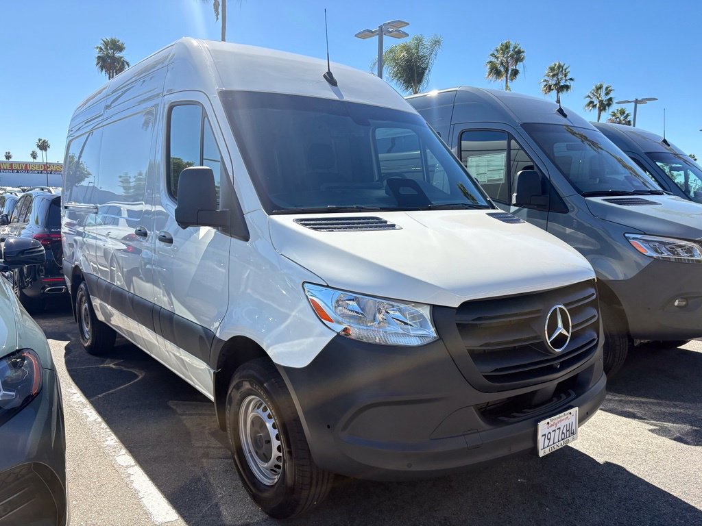 Used 2025 Mercedes-Benz Sprinter 2500 image 2