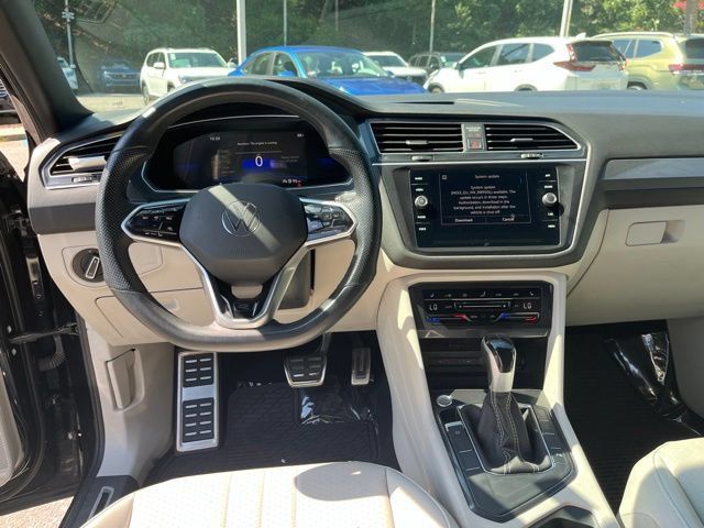 Used 2024 Volkswagen Tiguan SE R-Line FWD image 18