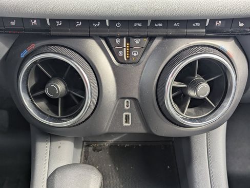 Used 2022 Chevrolet Blazer LT image 32