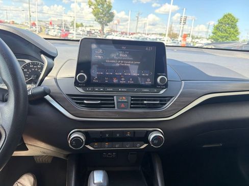Used 2024 Nissan Altima 2.5 SV FWD image 22
