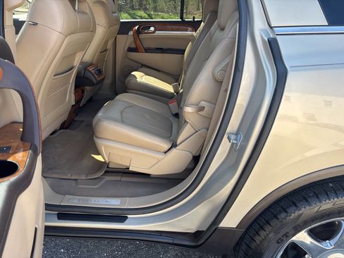 Used 2008 Buick Enclave CXL w/ Entertainment Package #3 image 21