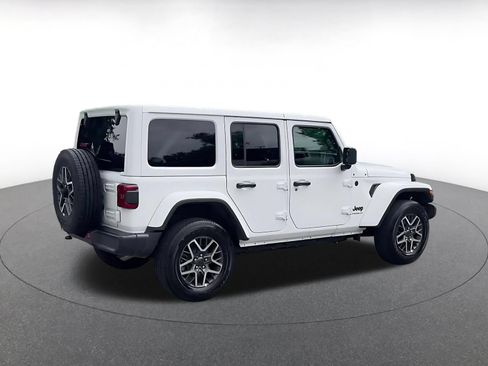 Used 2025 Jeep Wrangler Unlimited Sahara AWD/4WD image 15