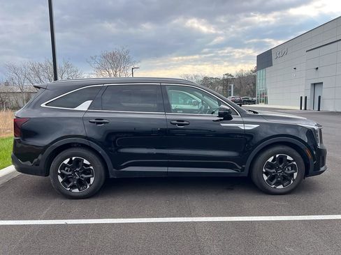Used 2024 Kia Sorento S image 6