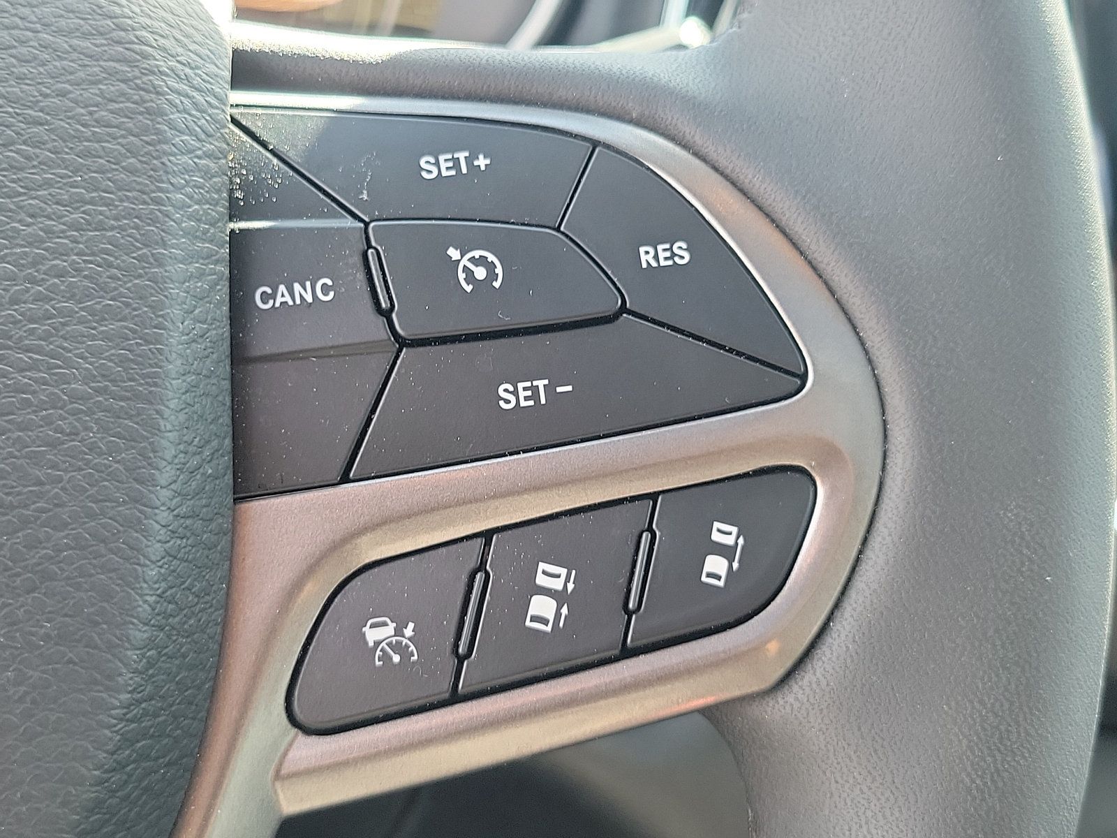 Used 2022 Jeep Cherokee Limited AWD/4WD image 22