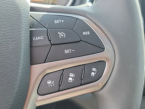 Used 2022 Jeep Cherokee Limited image 22