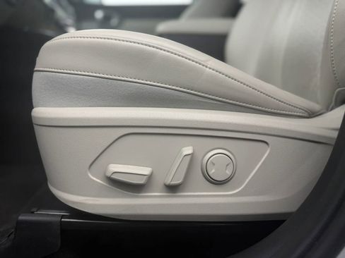 Used 2022 Kia Sorento S w/ Panoramic Sunroof Package FWD image 16