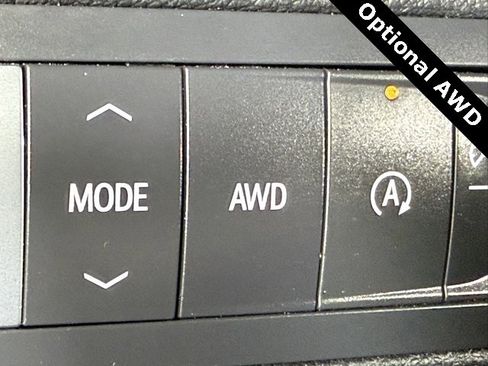 Used 2025 Chevrolet Traverse LT image 21