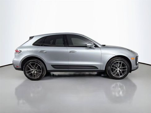 Certified 2026 Porsche Macan AWD/4WD image 8