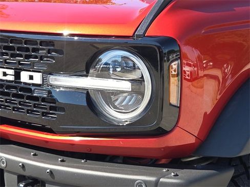 Used 2022 Ford Bronco Wildtrak image 4