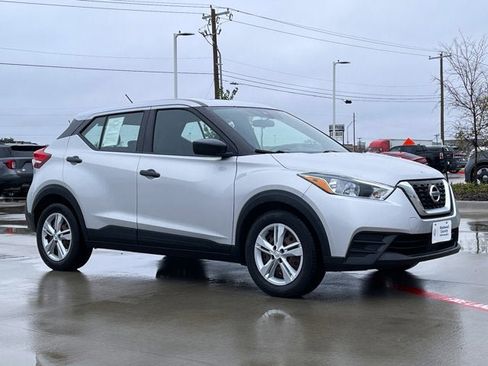 Used 2020 Nissan Kicks S image 6