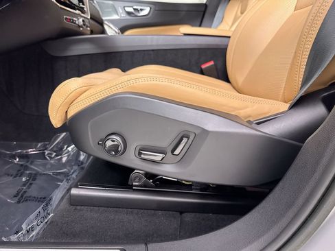 Used 2022 Volvo XC60 B5 Inscription FWD image 12
