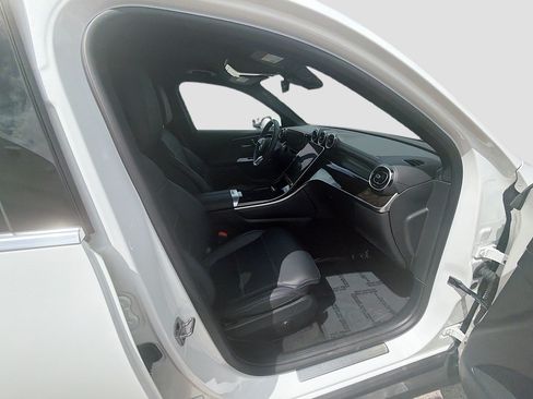 Used 2024 Mercedes-Benz GLC 300 4MATIC image 28