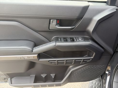 Certified 2025 Toyota 4Runner TRD Off-Road AWD/4WD image 20