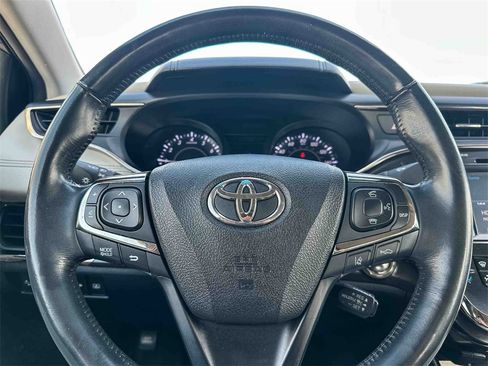 Used 2017 Toyota Avalon Limited image 25