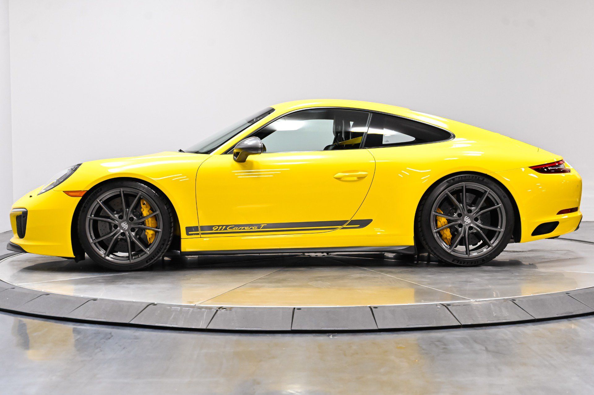 Used 2018 Porsche 911 Carrera T RWD image 32