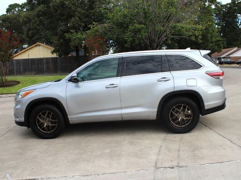Used 2014 Toyota Highlander Limited FWD image 3