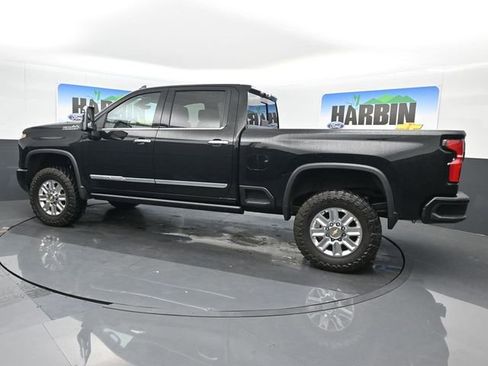 Used 2025 Chevrolet Silverado 2500 High Country w/ High Country Premium Package AWD/4WD image 3