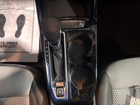 Used 2025 Chevrolet Trax LT w/ LT Convenience Package image 25