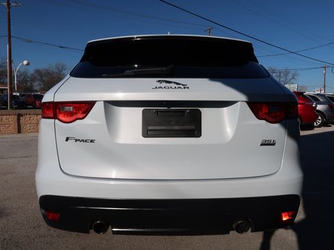 Used 2018 Jaguar F-PACE Portfolio image 10