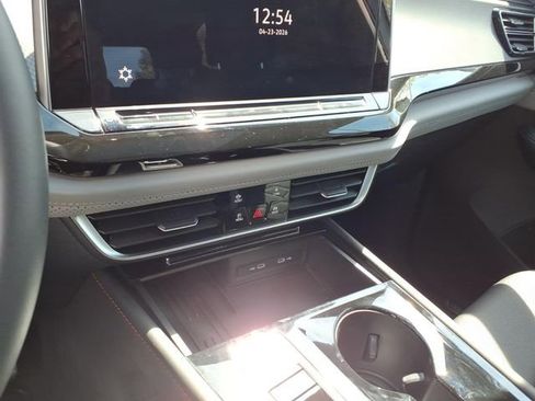 Used 2025 Volkswagen Atlas Peak Edition SE AWD/4WD image 21