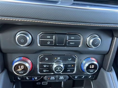 Used 2023 GMC Yukon XL AT4 w/ AT4 Premium Plus Package image 29