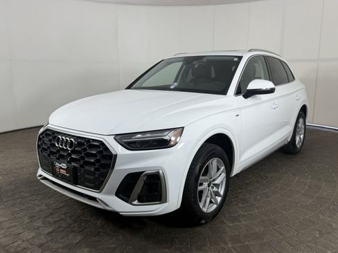 Used 2023 Audi Q5 2.0T Premium w/ Convenience Package AWD/4WD image 3