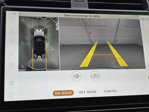 New 2025 Land Rover Discovery Dynamic SE image 24