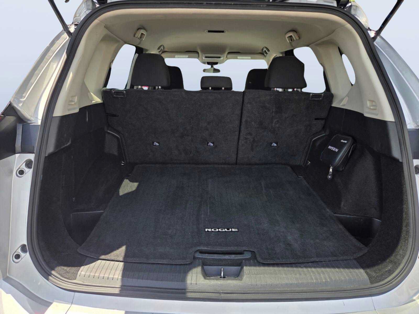 Used 2024 Nissan Rogue S FWD image 15