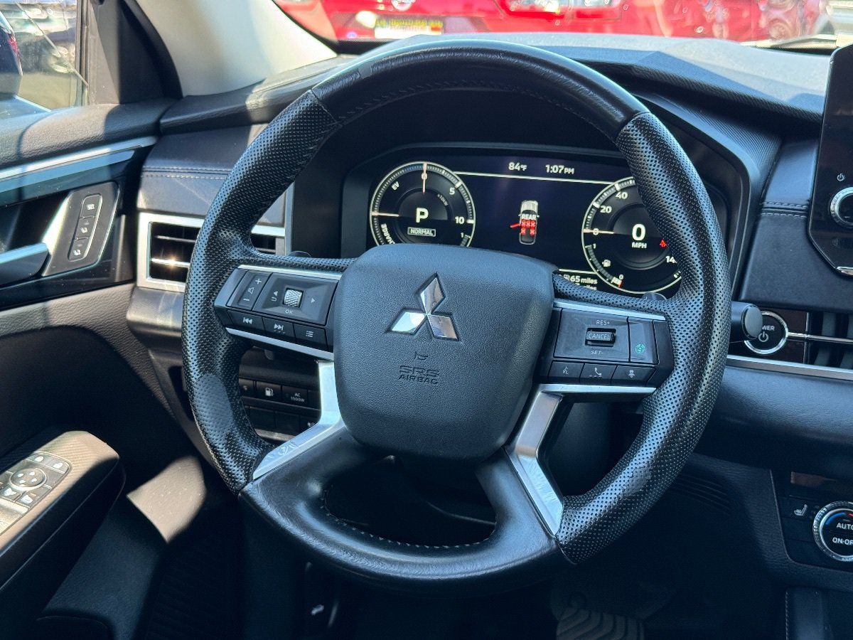 Used 2023 Mitsubishi Outlander SEL AWD/4WD image 27
