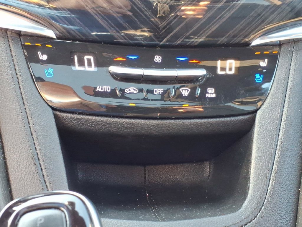 Used 2023 Cadillac XT6 Premium Luxury w/ Technology Package AWD/4WD image 17