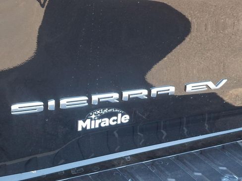 New 2025 GMC Sierra EV Denali image 12