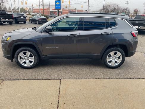 Used 2022 Jeep Compass Latitude image 6