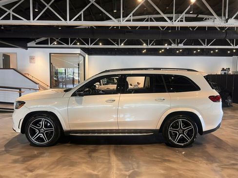 Used 2023 Mercedes-Benz GLS 580 4MATIC image 2