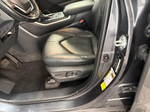Used 2023 Toyota Highlander XLE AWD/4WD image 18
