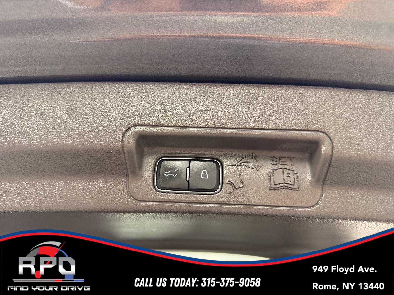 Used 2020 Ford Explorer Platinum w/ Premium Technology Package AWD/4WD image 33