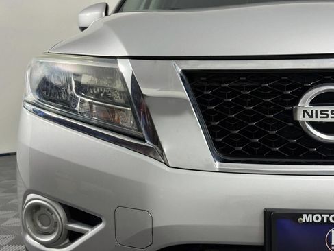 Used 2013 Nissan Pathfinder SV AWD/4WD image 3