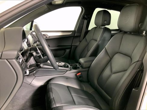 Used 2026 Porsche Macan AWD/4WD image 5